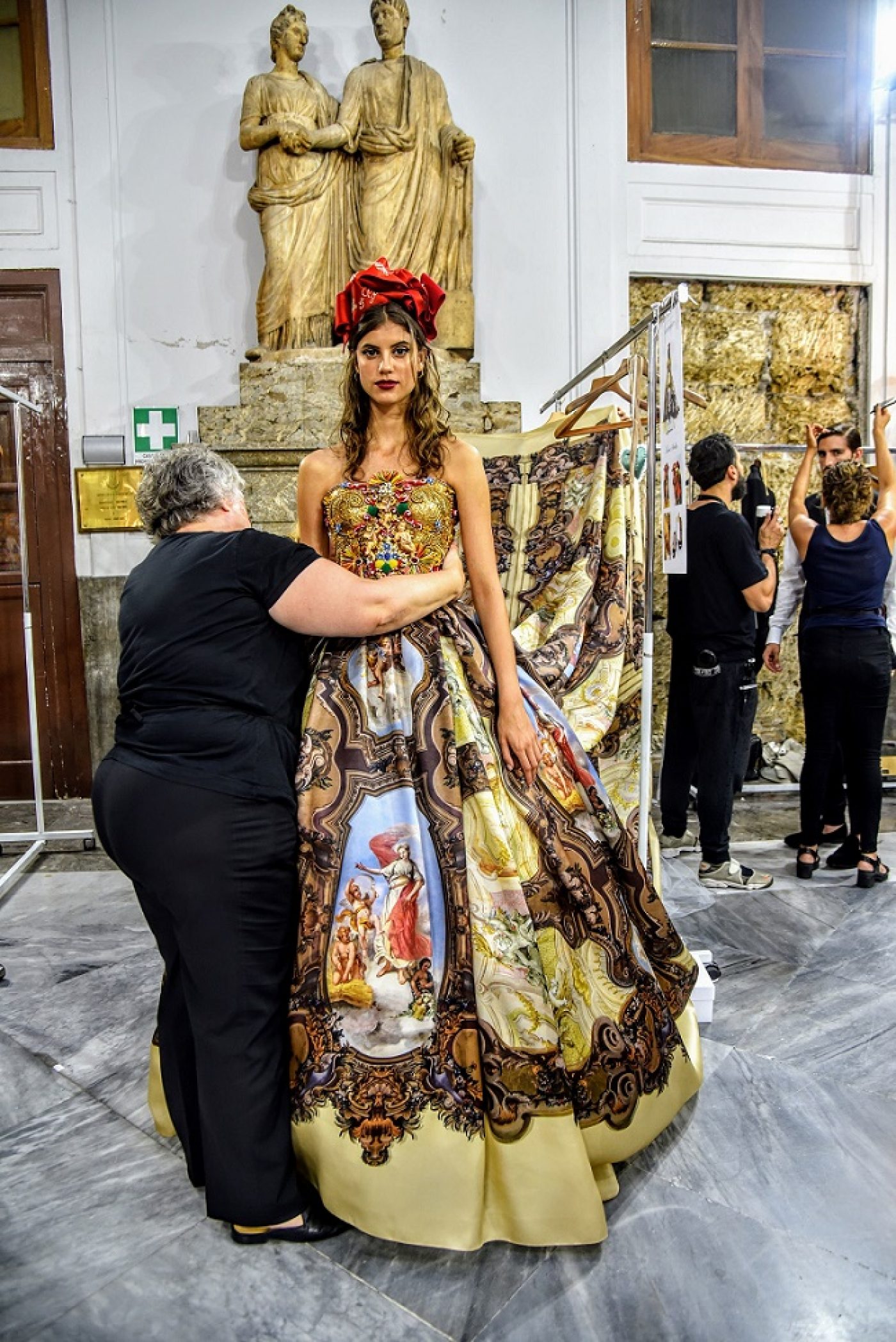 Outrageous Headpieces Ball Gowns Colors See Dolce Gabbana S