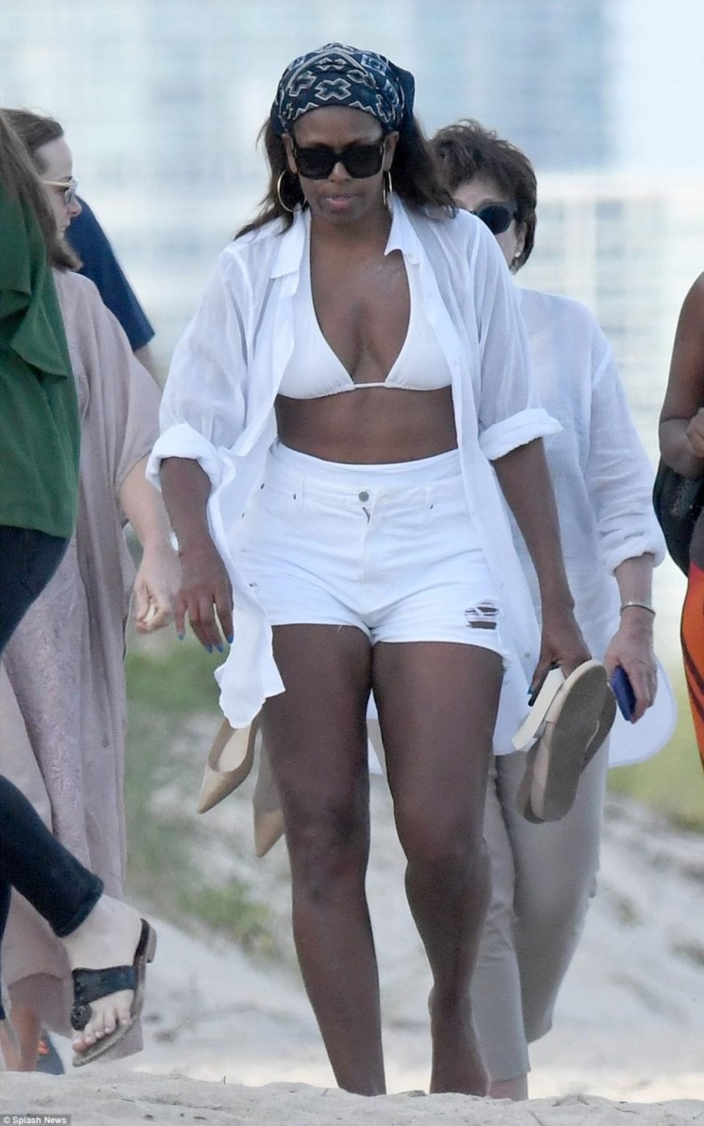 Michelle Obama Was Pictured Looking Sensational In A White Bikini And We Can T Believe Our Eyes