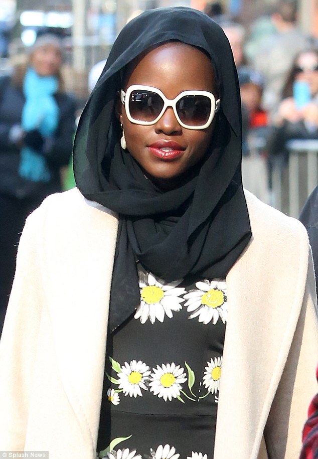 Lupita-Nyong'o-Daisy-Print-Dress-FashionPoliceNigeria-1
