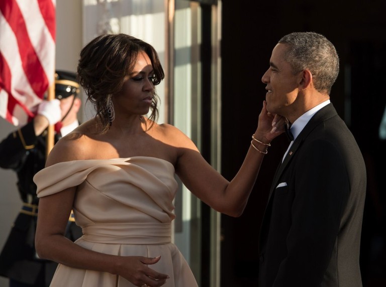 Michelle Obama Just Wore The Most Flattering Off-The-Shoulder Dress ...