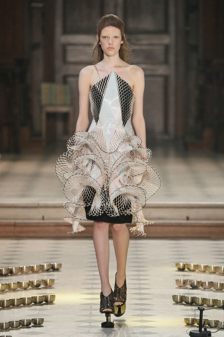 iris-van-herpen-silicone-glass-bubble-dress-haute-couture-week-fashionpolicenigeria-6