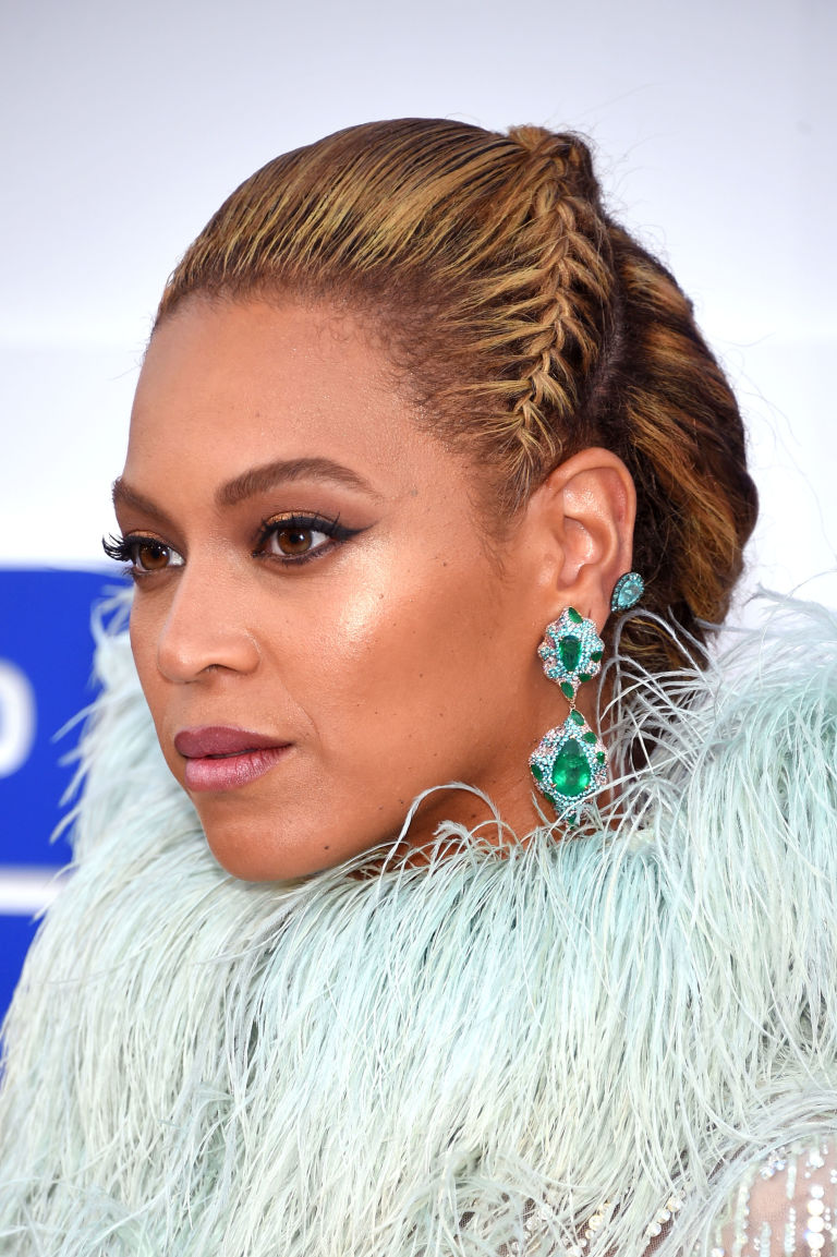 Beyonce-Expensive-Jewelries-MTV-VMA-FashionPoliceNigeria