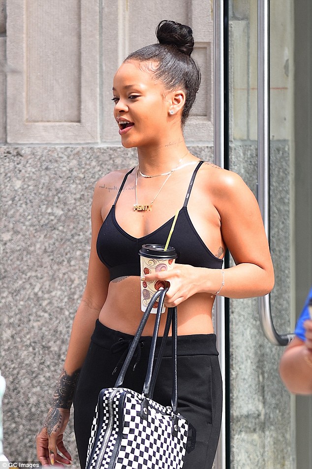Rihanna-makeup-free-look-fashionpolicenigeria-3