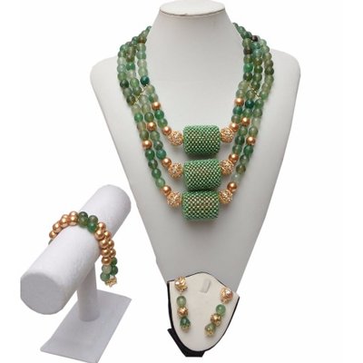glass-beads-combined-with-matted-and-gold-accessories-green-5615686