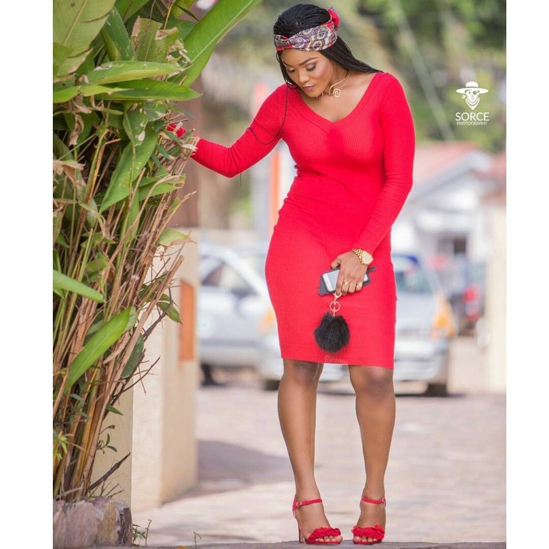 how-to-wear-red-for-festive-holiday-holiday-fashionpolicenigeria-8