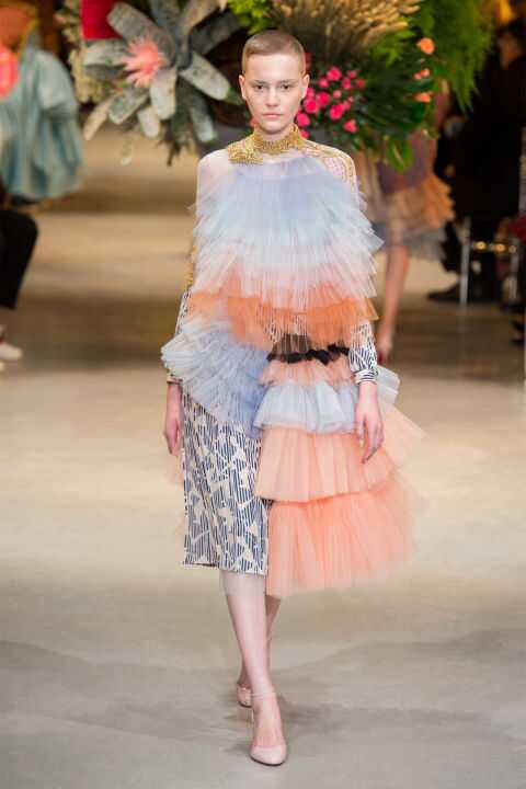 Haute-Couture-Week-Spring-2017-Viktor-and-Rolf-Fashionpolicenigeria-2