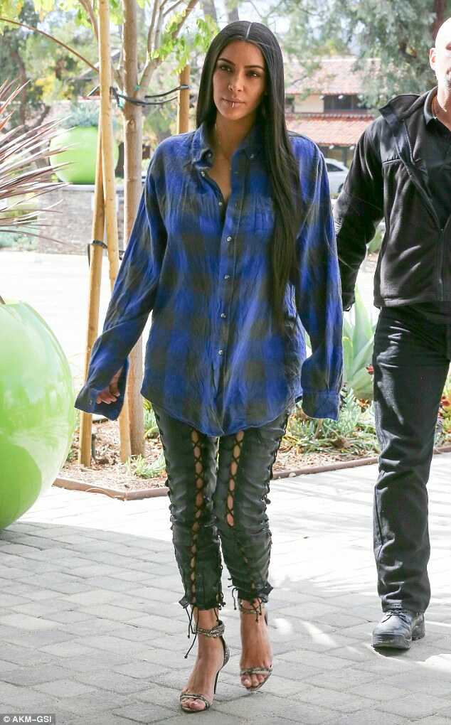 kim-kardashian-wrinkled-oversized-shirt-fashionpolicenigeria