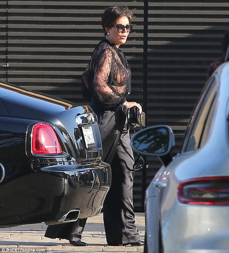 Kris Jenner Proves Age Is Just A Number When It Comes To Fashion | FPN
