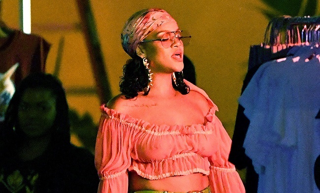 Rihanna Just Wore The Most Vibrant Leggings In This Universe