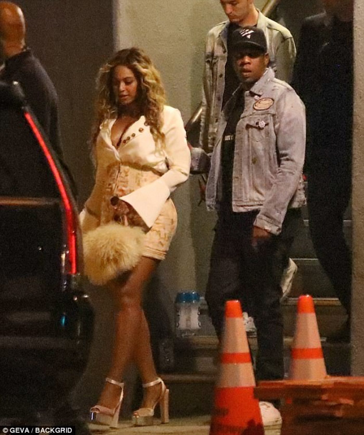 Beyonce Looks Chic In Mini Skirt And Platform Sandals | FPN