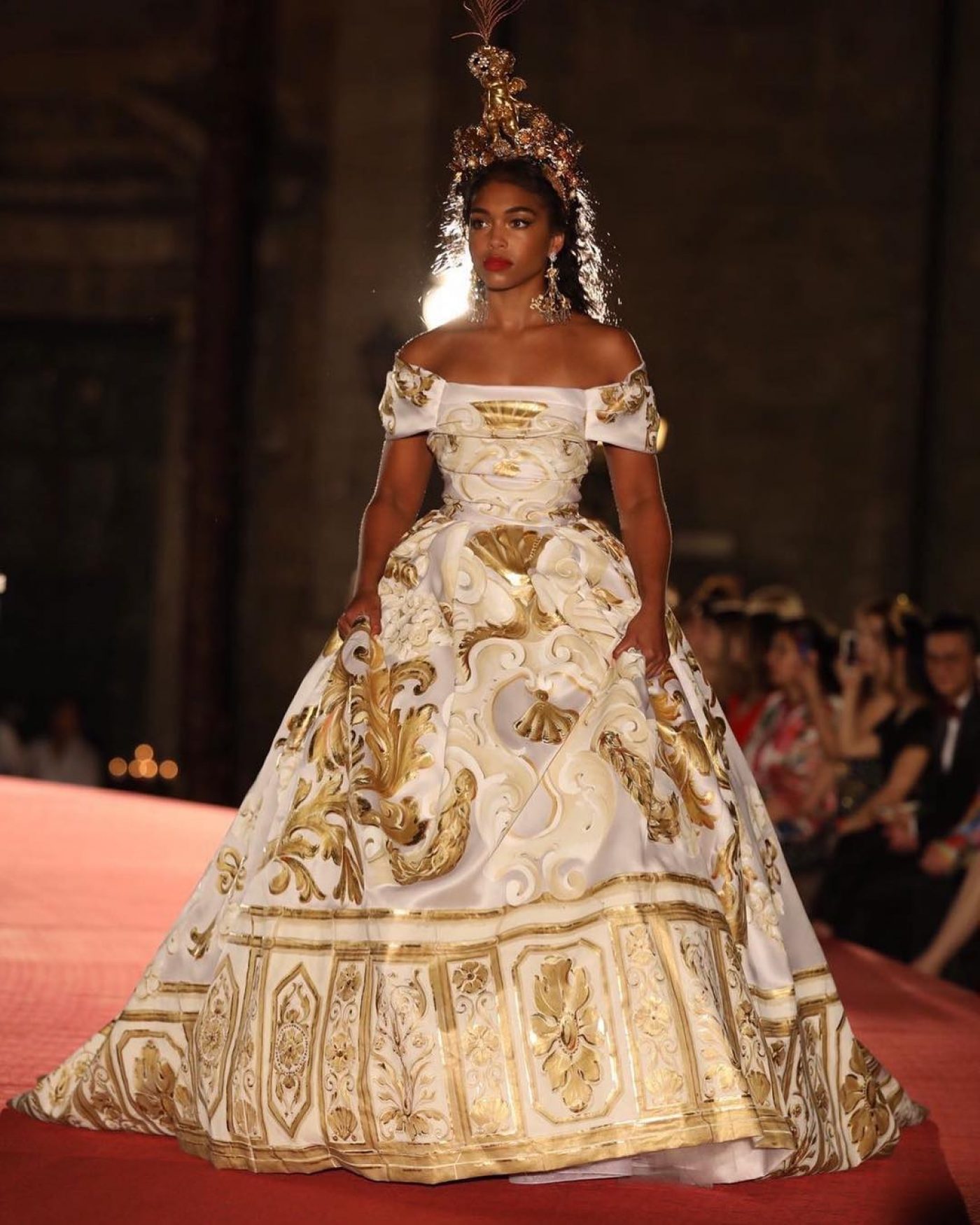 outrageous-headpieces-ball-gowns-colors-see-dolce-gabbana-s