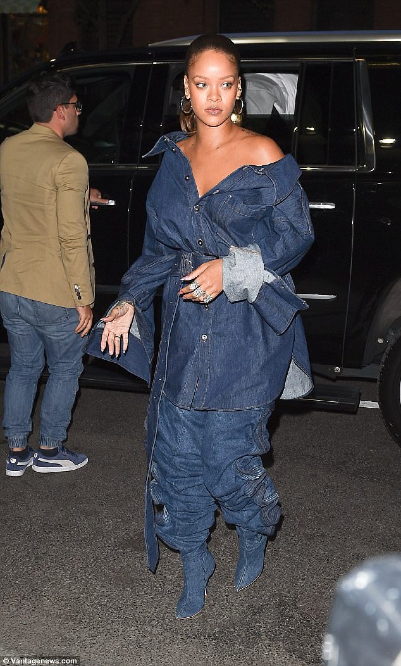 Please Stop Everything And Pay Attention To Rihanna's Latest Outfit | FPN