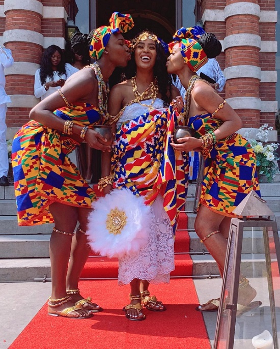 This Ghanaian Bride's Traditional Wedding Dress is as Vibrant as You'd ...