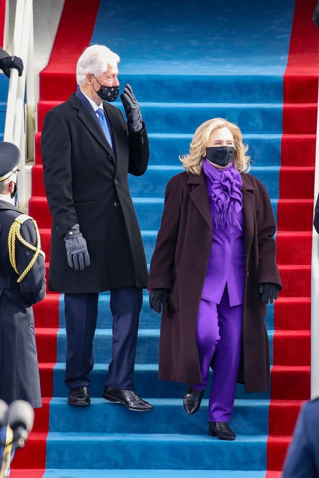The Meaning Behind Kamala Harris' Purple Outfit On Her Inauguration