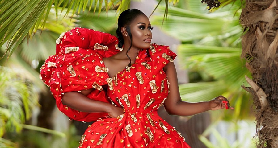Nana Akua Addo Brings All The Drama In A YARTEL Custom Dress At The 2021 Vodafone Ghana Music Awards