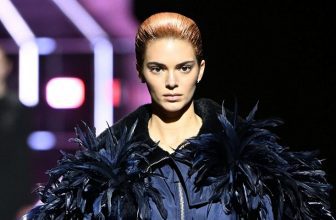 Kendall Jenner Walking Prada Show Milan Fashion Week Fall 2022