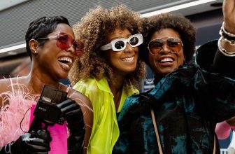 Street Style New York Fashion Week Fall/Winter 2022