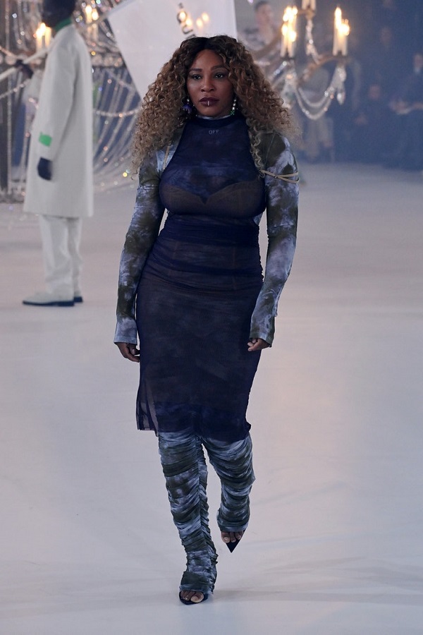 Serena Williams Walking Vigil Abloh's Off-White During Paris Fashion Week Fall/Winter 2022