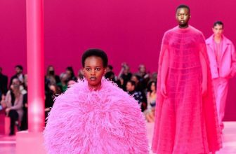Valentino Fall/Winter 2022 Collection Paris Fashion Week