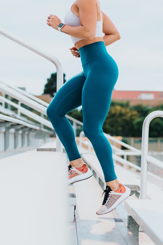 Woman Wearing Leggings To Exercise On The Staircase