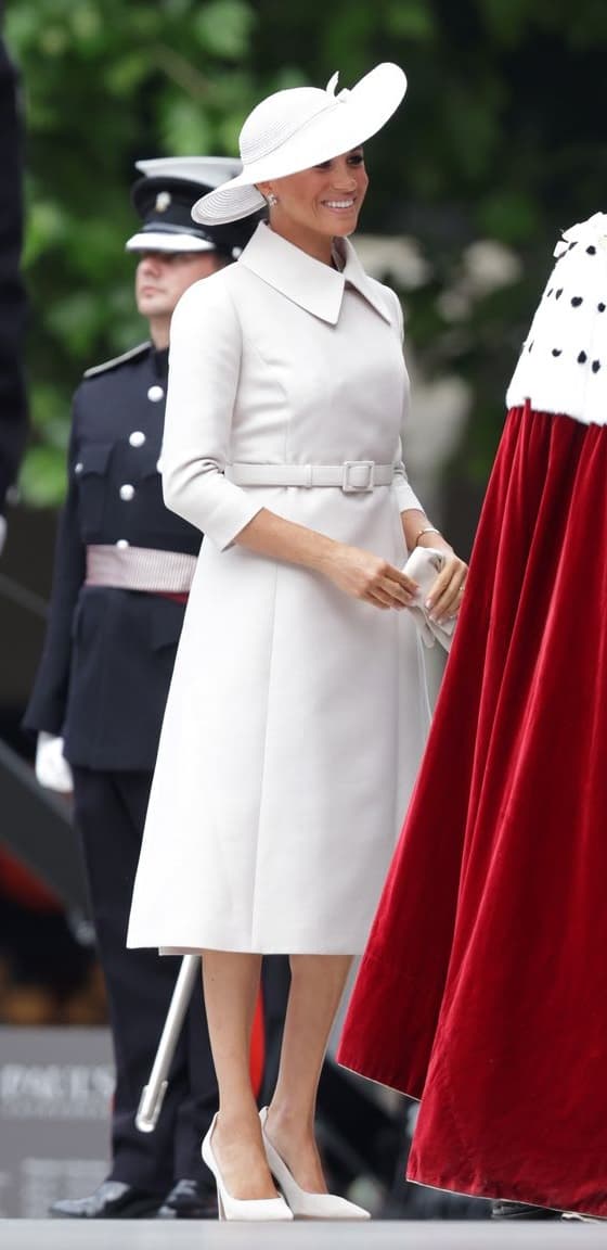 Photo of Meghan Markle Wearing All-White Look From Dior Spring-Summer 2022 Haute Couture Collection