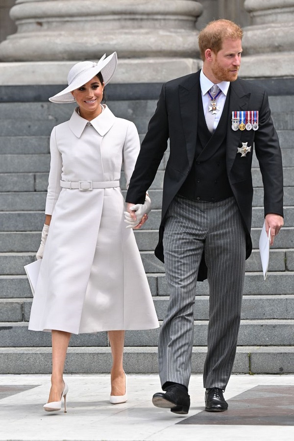 Photo of Meghan Markle Wearing All-White Look From Dior Spring-Summer 2022 Haute Couture Collection