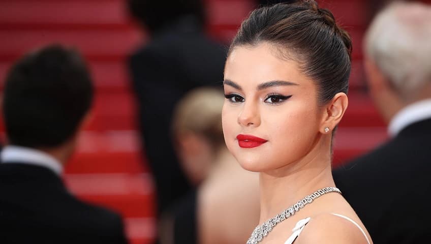 Selena Gomez Red Lipstick Look