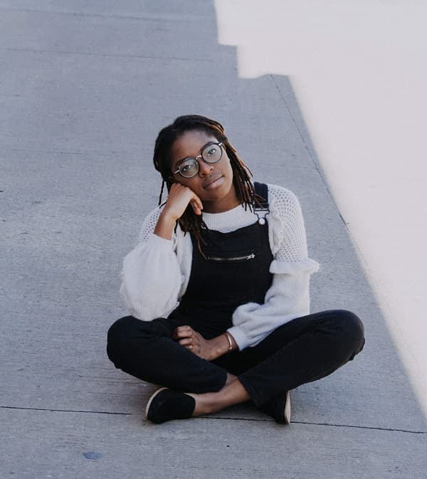 how to style monochrome outfits