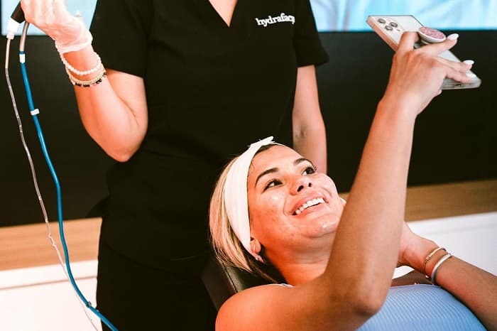 Woman having hydrafacials photo