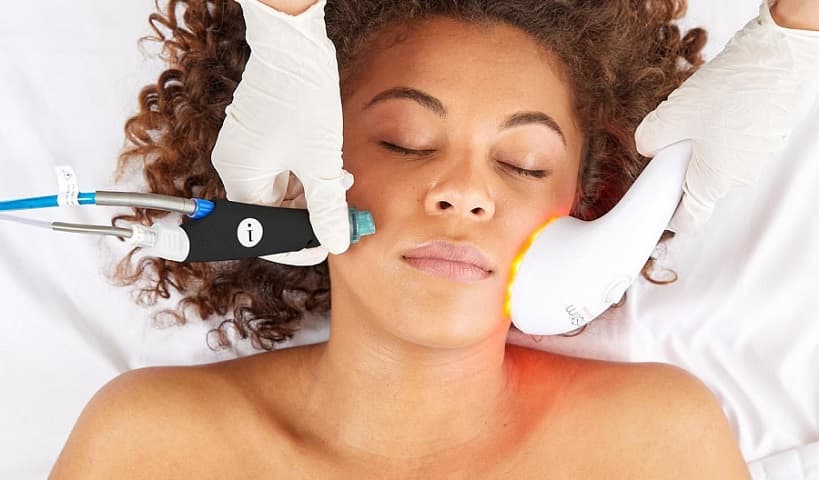 Woman having hydrafacials photo