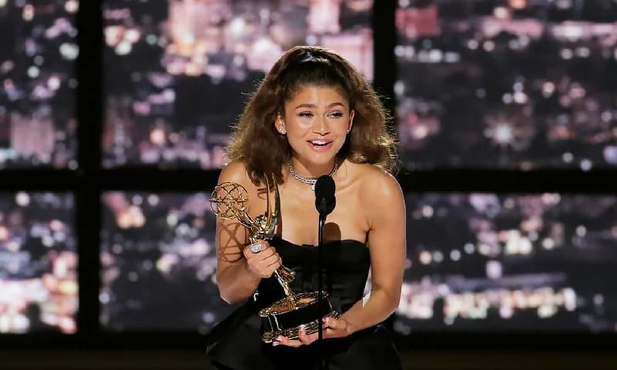 Zendaya Sets a Record with Second Win for Euphoria at 2022 Emmys | FPN