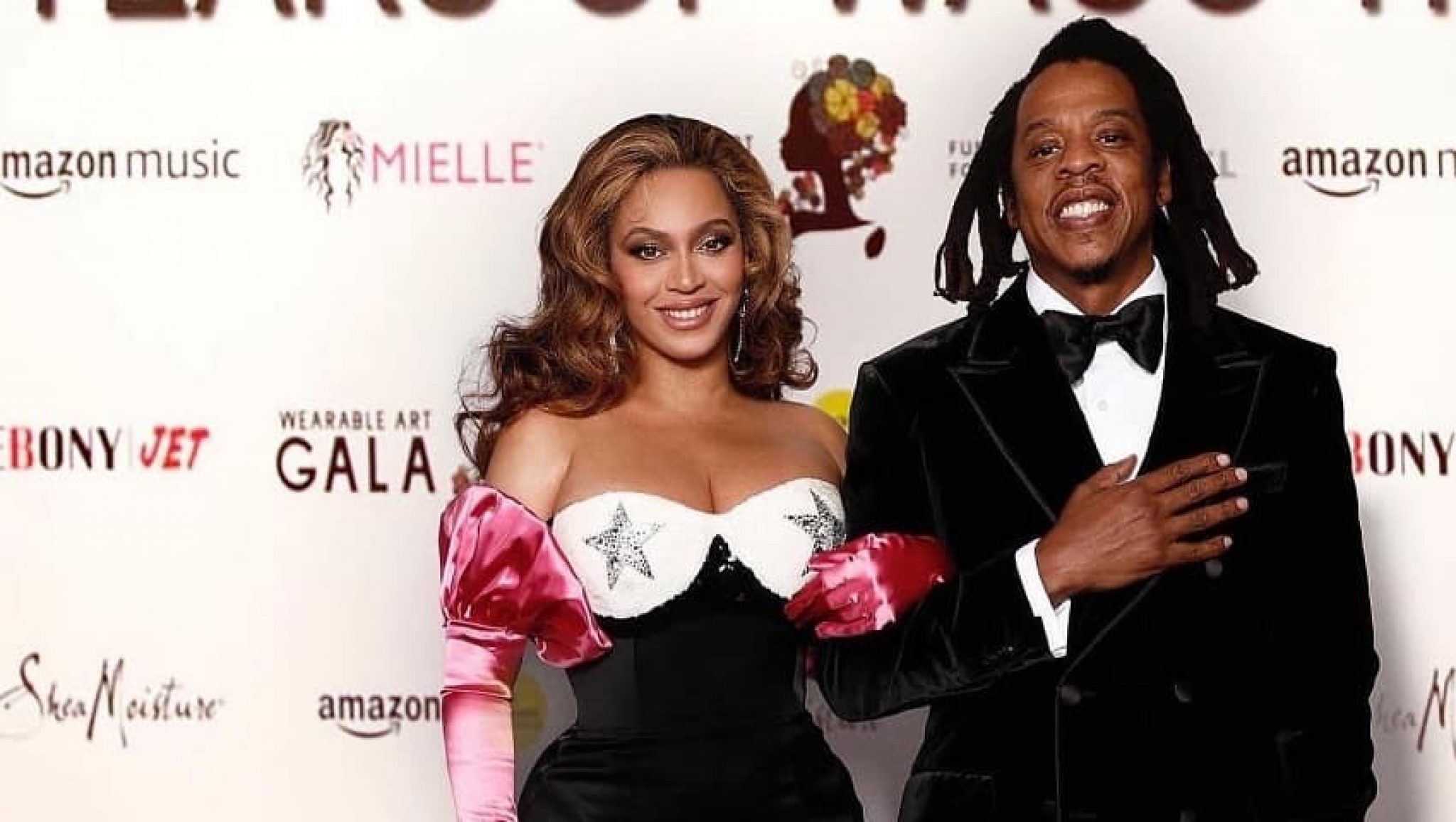 Beyonce Wears A Floor Sweeping Gown With Jay Z For The 2022 Wearable ...