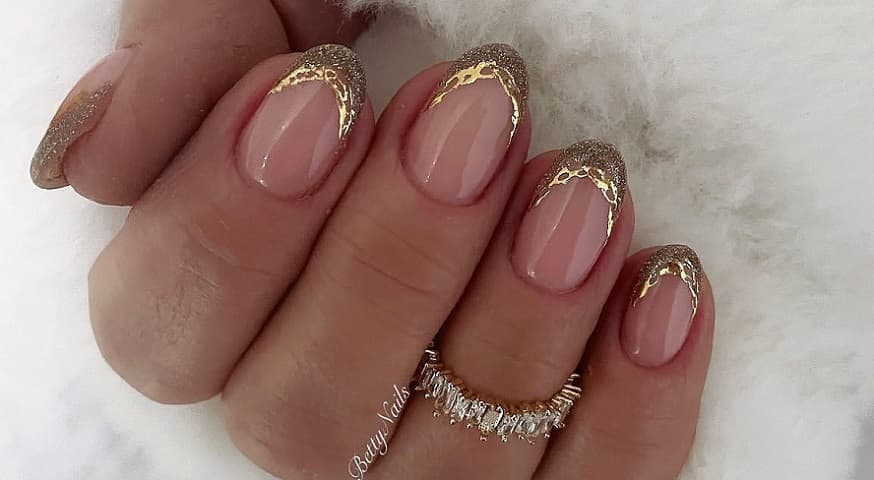 12 Gold Nail Ideas For When You Need An Understated Glitter | FPN