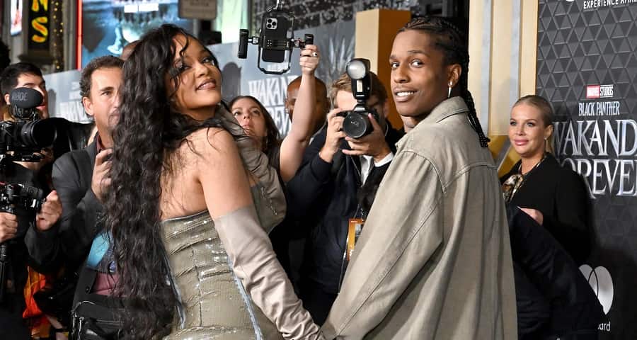 Rihanna reveal son's face photo