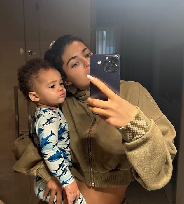 kylie Jenner share photos of son and name Aire