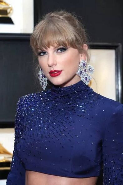 Taylor Swift Grammys 2023 beauty and makeup look