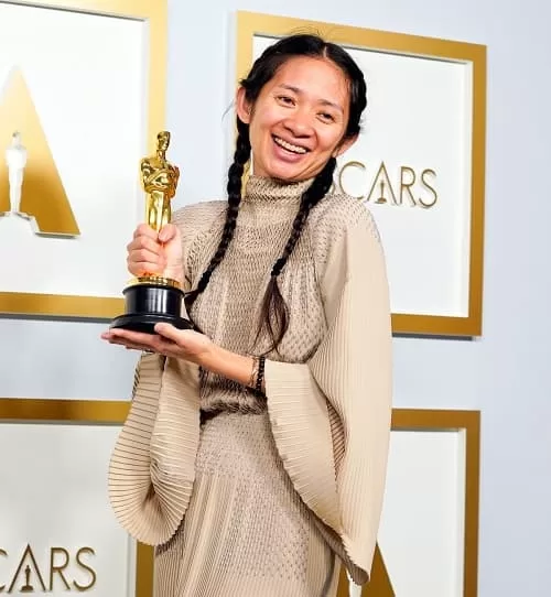Chloe Zhao Oscar win photo 
