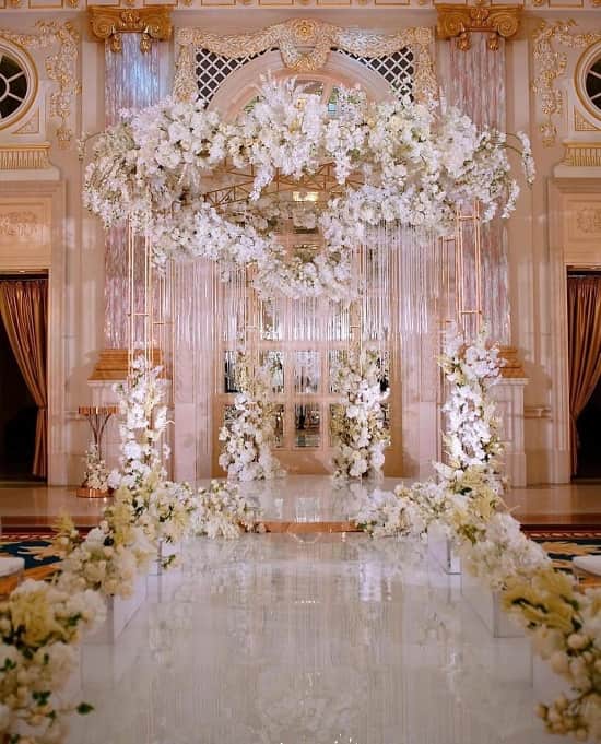 Fairytale and vintage inspired wedding decor idea
