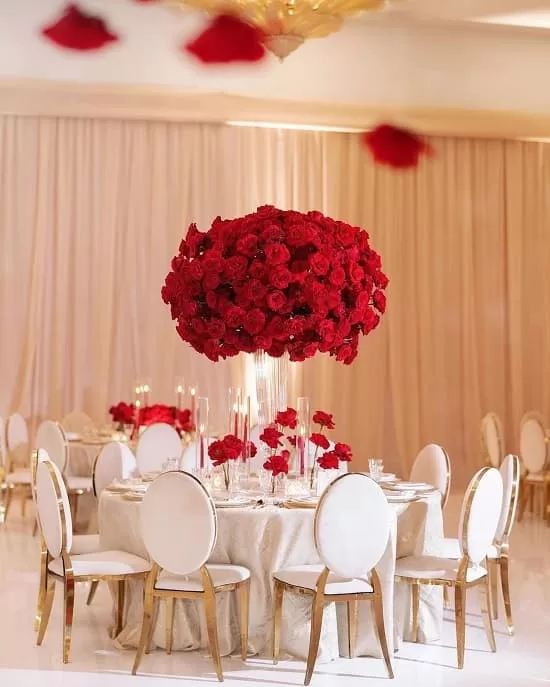 Red rose wedding decoration idea photo