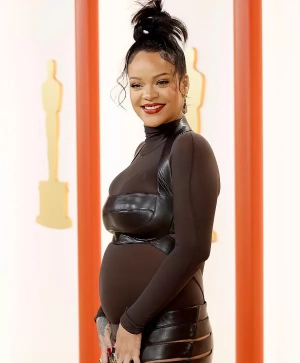 Rihanna Alaia dress Oscar award 2023 red carpet photo
