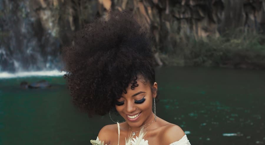 African American woman with big voluminous afro hair - Fashion Police Nigeria