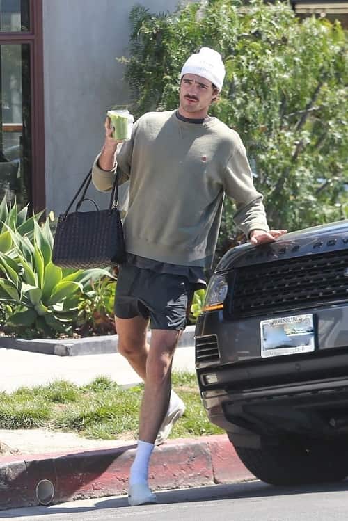 Photo of Jacob Elordi carrying his Bottega Veneta bag in L.A