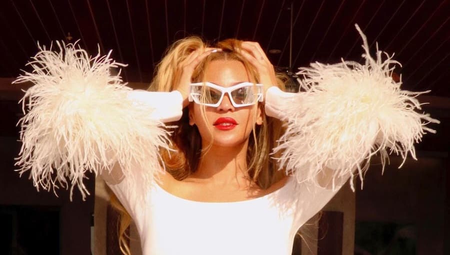 Beyonce Pulled Off An All-White Look On Instagram | FPN