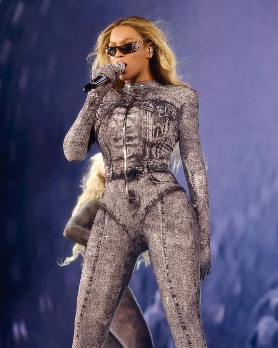 Beyonce wears fabulous dresses to perform in Louisville Renaissance World Tour, Kentucky - Fashion Police Nigeria
