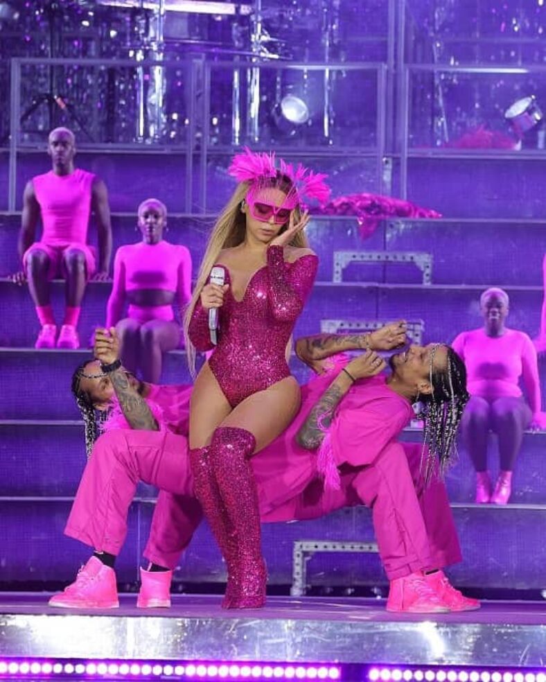 Beyonce Dresses Up Her Entire Dancers In All-Pink Ensembles | FPN