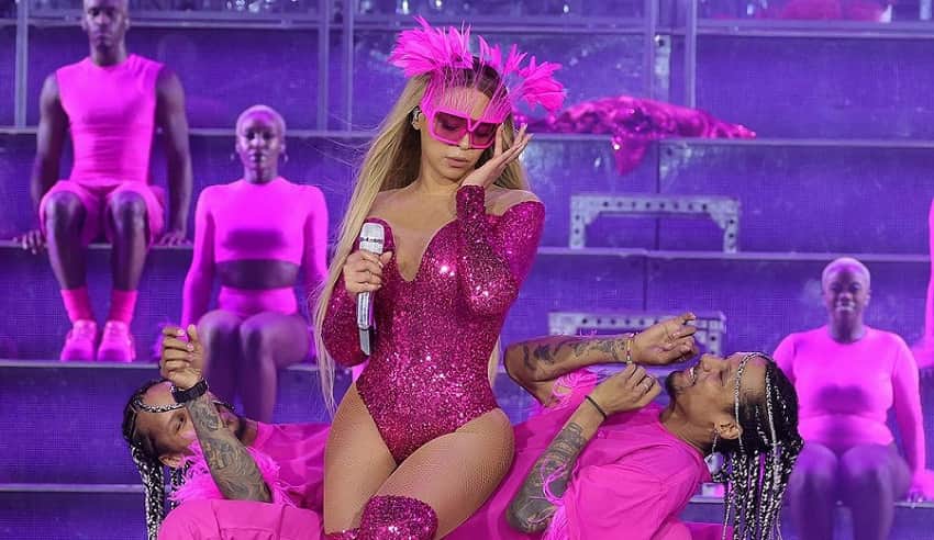 Beyonce Dresses Up Her Entire Dancers In All-Pink Ensembles | FPN