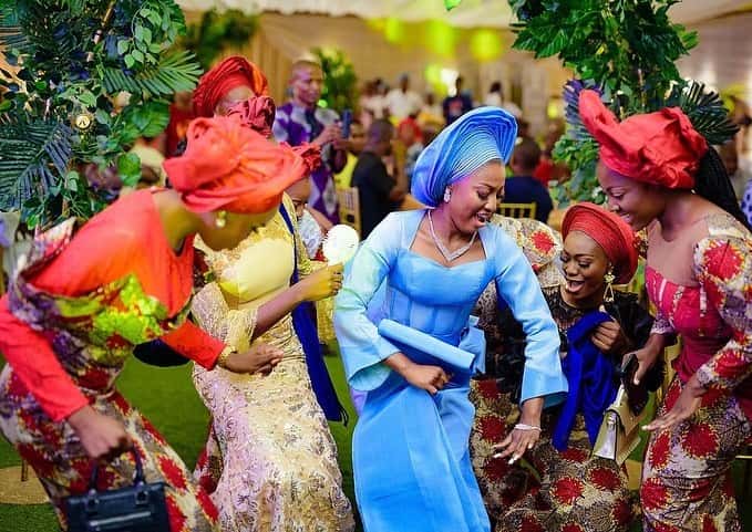 Photo of Nigerian Yoruba wedding bride and bridesmaids dancing - Fashion Police Nigeria