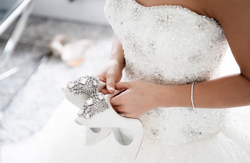 Off-the-shoulder bridal dress trend - Fashion Police Nigeria