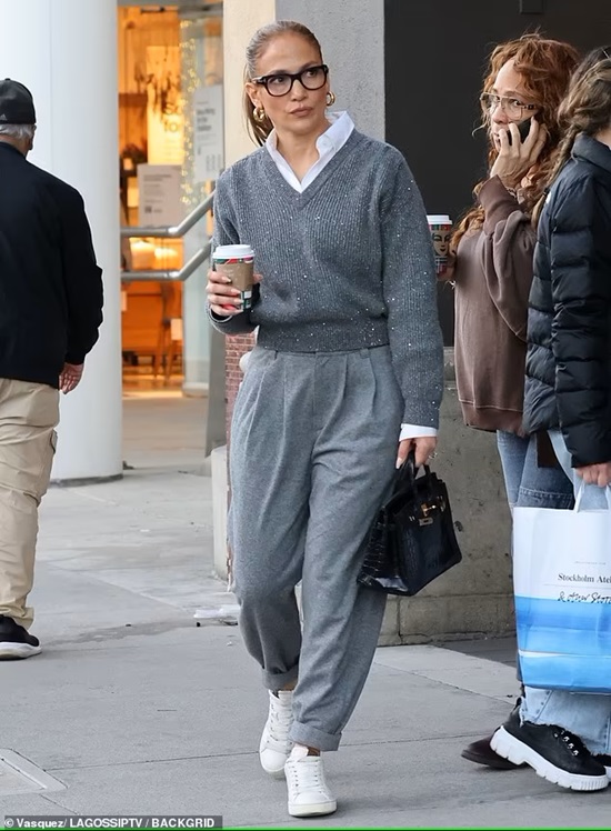 Jennifer Lopez in grey outfit style - Fashion Police Nigeria