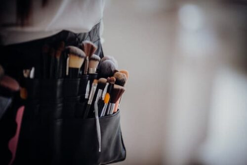 Makeup brushes in a storage bag photo - Fashion Police Nigeria